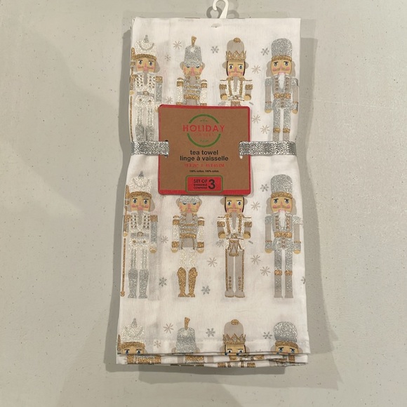 Super cute set of napkins, tea towels and table runner - Picture 3 of 4